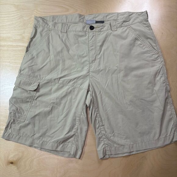 Columbia Men's Light Tan Cargo Shorts Omni Shade Sun Protection Outdoors 40 - Picture 1 of 9
